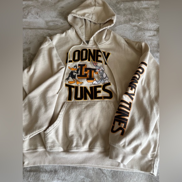 Men’s Looney Tunes Cream Hoodie - Picture 2 of 10